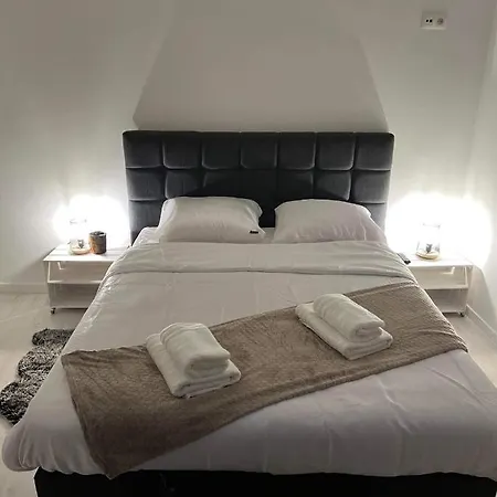 Ruime Luxe In Centrum Met Badkamer! Brügge
